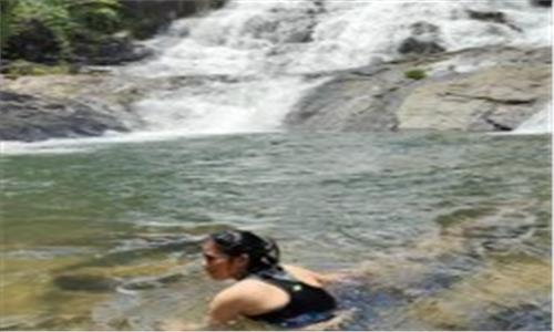 Du lịch tự túc cùng Trúc Lâm Anh