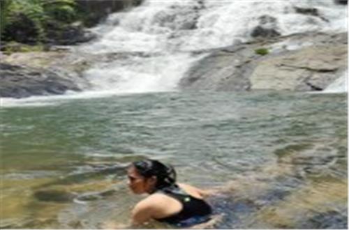 Du lịch tự túc cùng Trúc Lâm Anh