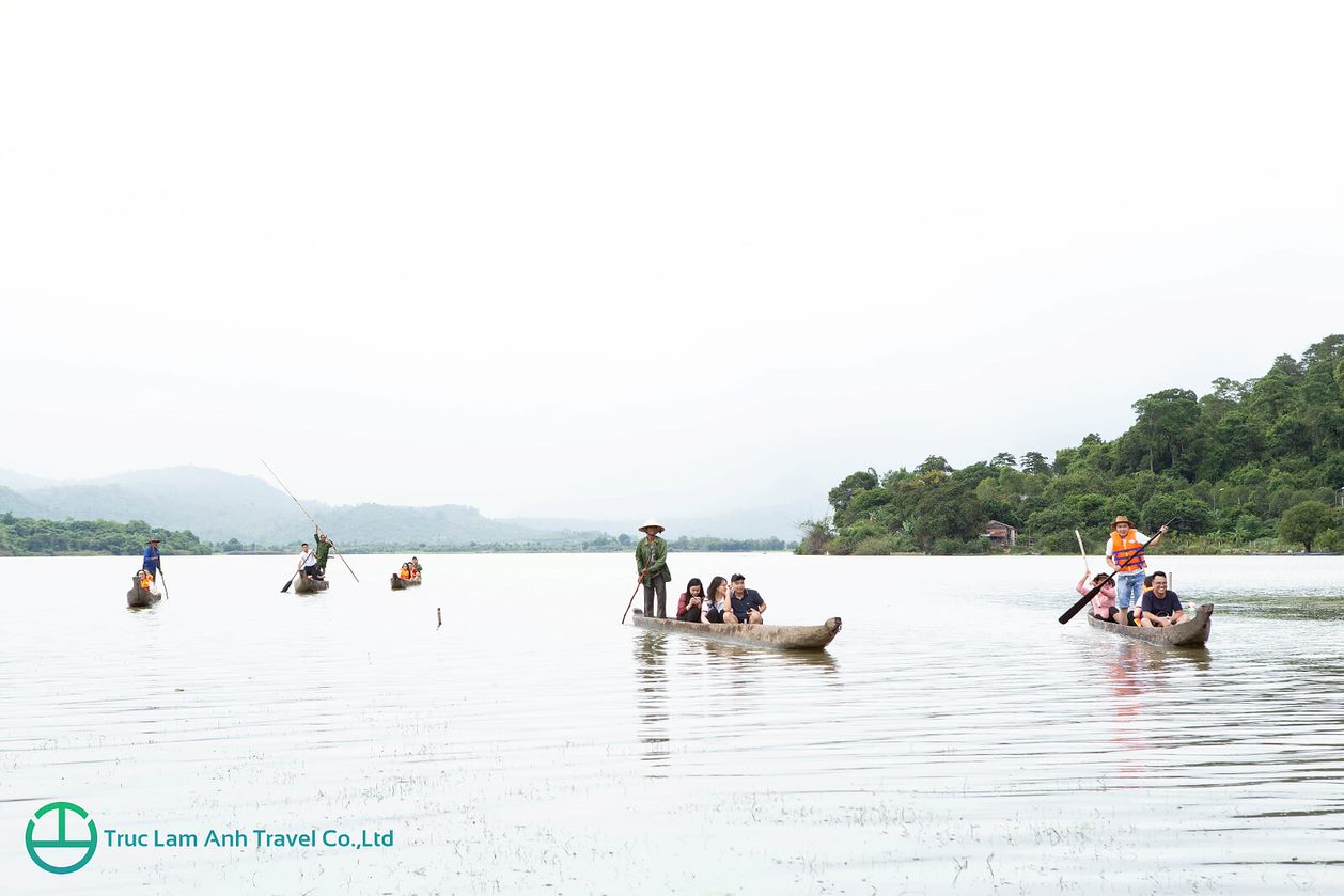 thuyen doc moc trai nghiem du lich doc dao tai tay nguyen